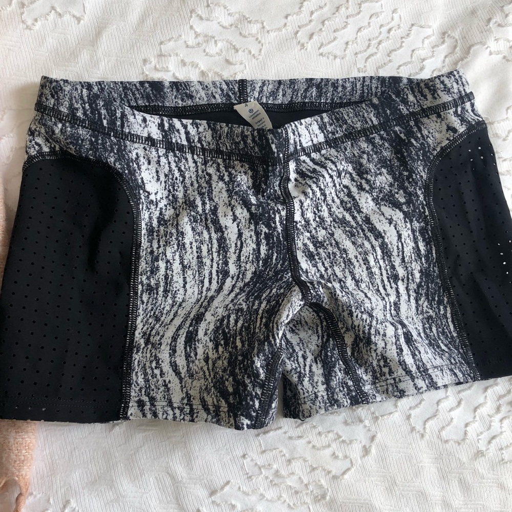 Lululemon spandex shorts